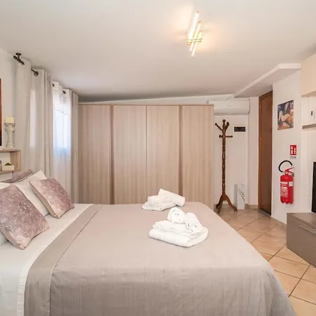 Hedone Apartment