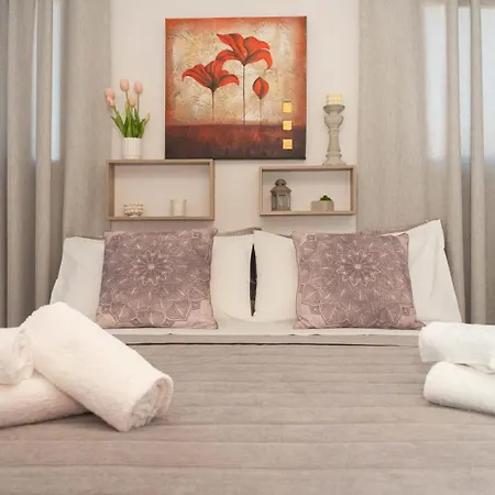 Hedone Apartment *
