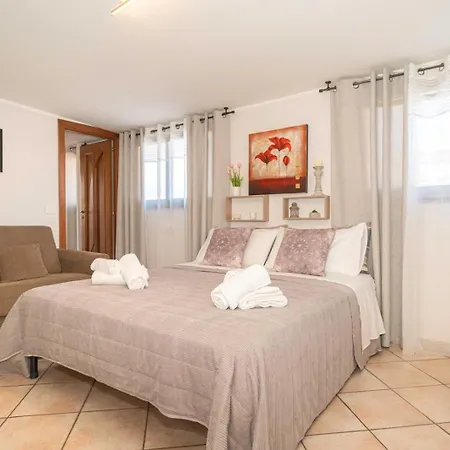 Hedone Apartment