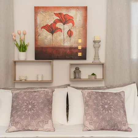 Hedone Apartment *